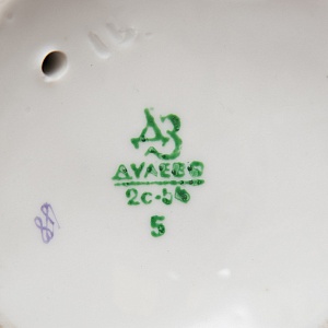 Фарфоровая Статуэтка «Девочка с курами» СССР ДФЗ Дулево -1956 год. 