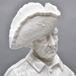 Антикварная Фарфоровая статуэтка «Старый Фриц. Король Пруссии Фридрих II с собаками»,  Volkstedt Германия.