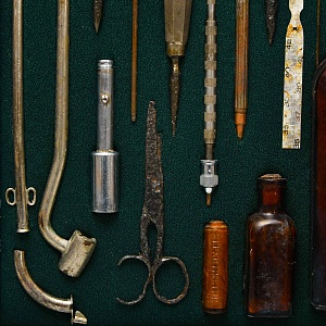 Коллекционное Настенное Панно - Картина «Старинные Медицинские Инструменты», СССР -40гг. ХХ века.