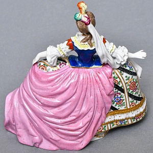 Антикварная статуэтка «Дама - Королевский прием», Фарфор SITZENDORF Германия, 1884 - 1902 годы.