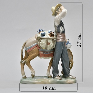 Коллекционная Фарфоровая статуэтка «Продавец фарфора»,  Lladro Испания - 1974 год.