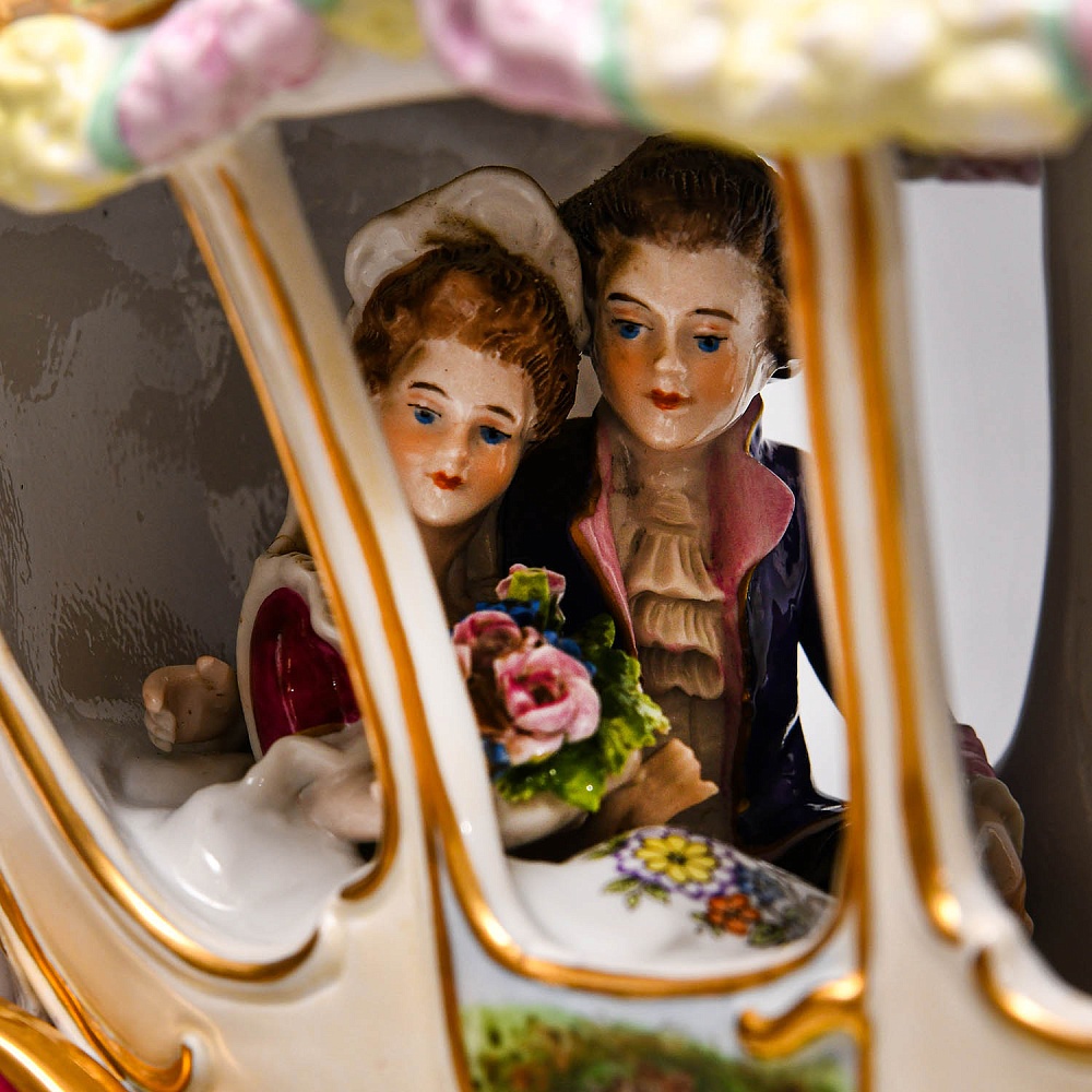 Большая Фарфоровая статуэтка «Карета с влюбленной парой», Scheibe Alsbach Германия, 1925 - 1962 гг. 