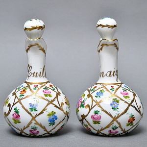 Винтажный Фарфоровый набор Два Соусника на подносе «Цветочная россыпь», Limoges Франция.