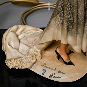 Редкость! Настольная Электрическая Лампа - Светильник «Дама с Павлином», Florence Италия -1987 год.