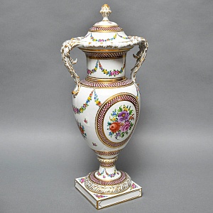 Большой Фарфоровый Вазон - Ваза с крышкой «Цветочная гирлянда», SP Dresden Германия, 50-е гг. ХХ века.