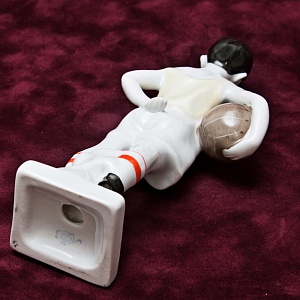 Коллекционная Авторская Фарфоровая статуэтка «Футболист - Юный вратарь», ЛФЗ СССР 1961 год.