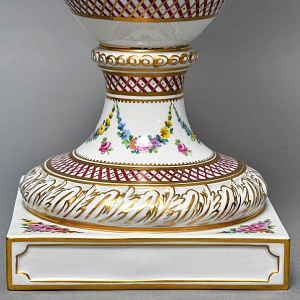 Большой Фарфоровый Вазон - Ваза с крышкой «Цветочная гирлянда», SP Dresden Германия, 50-е гг. ХХ века.