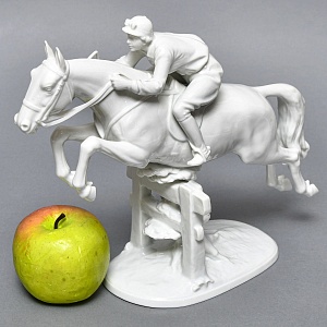 Коллекционная Фарфоровая статуэтка «Наездница. Женский Конкур», ROSENTHAL Германия, 1938 - 1948 годы.