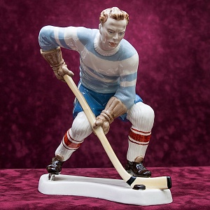 Редкость! Фарфоровая Статуэтка «Хоккеист» ROYAL DUX BOHEMIA, Чехословакия -50-е годы ХХ века.