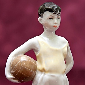 Коллекционная Авторская Фарфоровая статуэтка «Футболист - Юный вратарь», ЛФЗ СССР 1961 год.