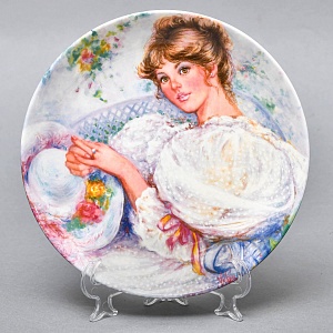 Коллекционная Фарфоровая тарелка «Девушка с кольцом», Wedgwood Англия - 1986 год. 
