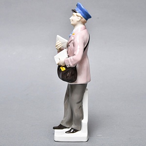 Коллекционная Фарфоровая статуэтка «ПОЧТАЛЬОН», Grafenthal Германия, 1985 - 1990 года. 