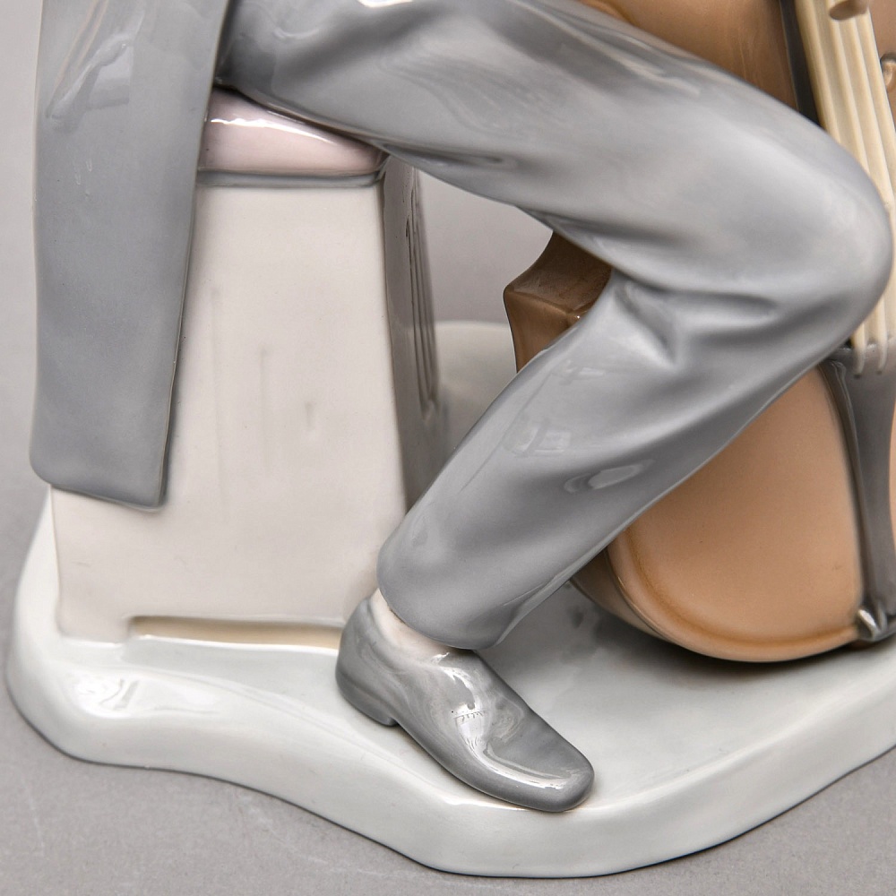 Коллекционная Фарфоровая статуэтка «Музыкант. ВИОЛОНЧЕЛИСТ», Lladro Испания 70-е годы.