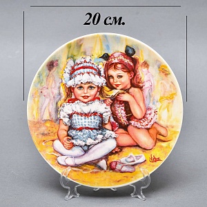 Коллекционная Фарфоровая тарелка «Детство. Две юные балерины», Wedgwood Англия - 1983 год. 