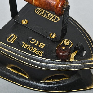 Коллекционный Старинный Угольный Чугунный Утюг Англия начало ХХ века.