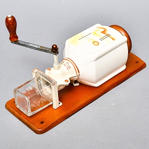 Редкая! Фарфоровая Настенная Ручная Механическая Кофемолка PeDe, Голландия.