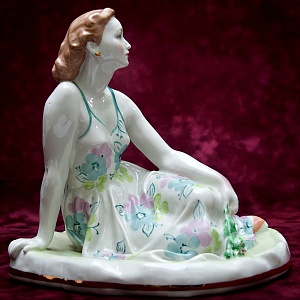 Авторская Фарфоровая Статуэтка «Летний день, Жена писателя А. Толстого» ДФЗ Дулево СССР -1958 год.
