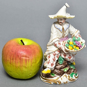 Редкая Фарфоровая статуэтка «Китайский продавец фруктов», Nymphenburg Германия, 50-е гг.