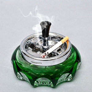 Зелёная Хрустальная Пепельница с механизмом «ЮЛА», NACHTMANN Германия, конец 60-х гг. 