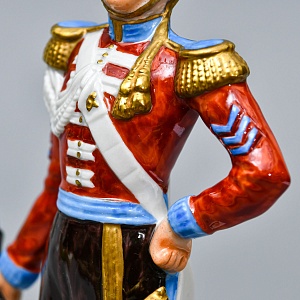 Коллекционная Фарфоровая статуэтка «Солдаты Британской армии. Тамбур - майор», SITZENDORF Германия.