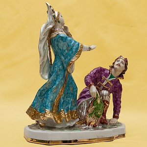 Авторская Фарфоровая статуэтка «Царе́вна-лягу́шка», СССР Дулево, 50-е года.