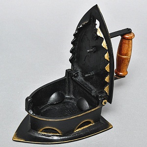 Коллекционный Старинный Угольный Чугунный Утюг Англия начало ХХ века.