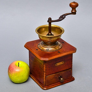 Коллекционная ручная механическая Кофемолка «PeDe» Голландия, 50-е гг. ХХ века.