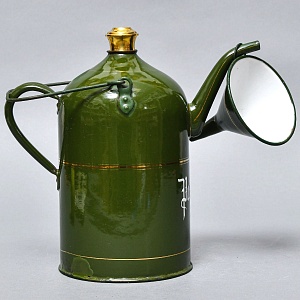 Антикварная Канистра для бензина с воронкой - Эмалированный Бидон на 3 литра, Германия начало ХХ века.