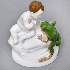  Антикварная Фарфоровая статуэтка «Мальчик и лягушка», ROSENTHAL Германия, 1919 - 1935 годы.