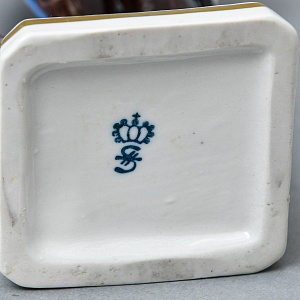 Коллекционная Фарфоровая статуэтка «Солдаты Британской армии. Тамбур - майор», SITZENDORF Германия.