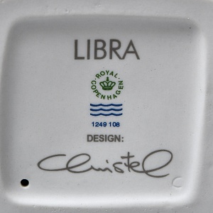 Коллекционная Фарфоровая статуэтка «Девушка, Знак Зодиака - Весы», Royal Copenhagen Дания.