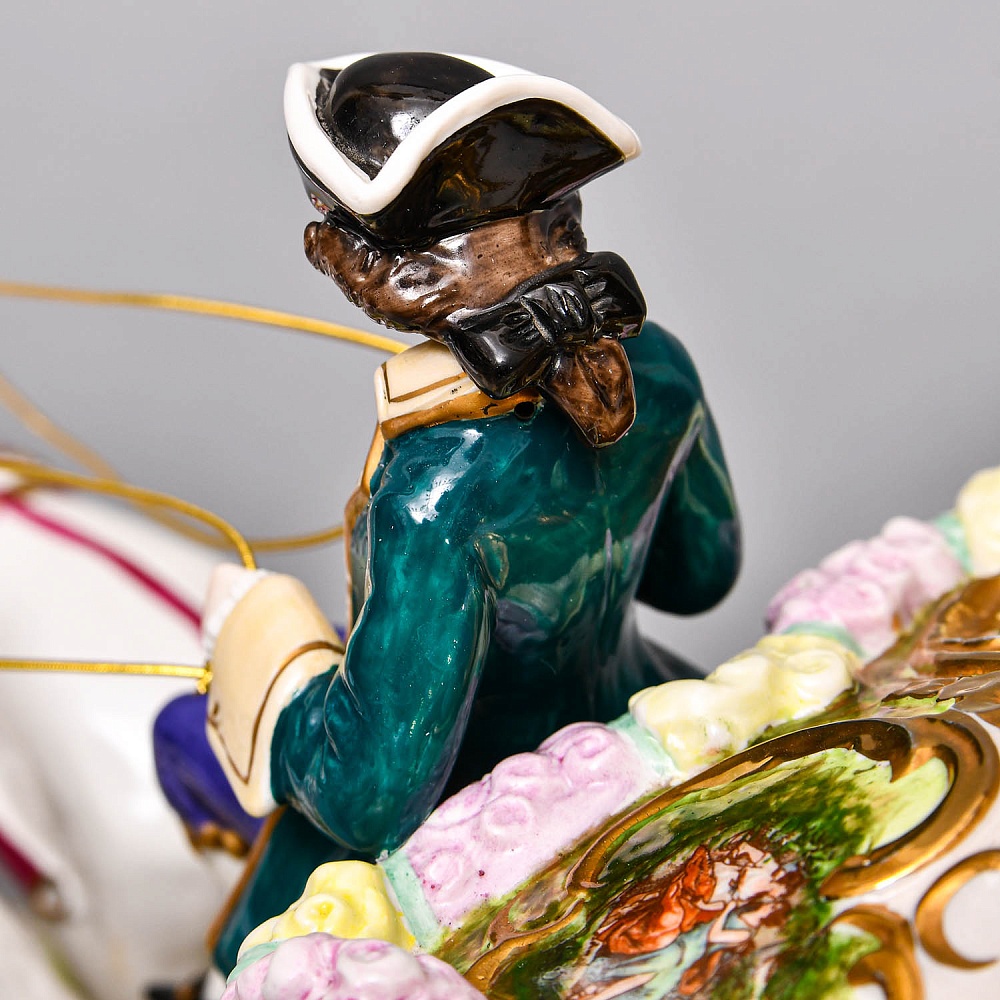 Большая Фарфоровая статуэтка «Карета с влюбленной парой», Scheibe Alsbach Германия, 1925 - 1962 гг. 