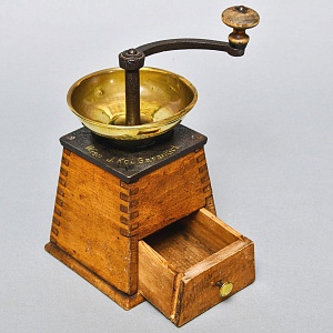 Деревянная Старинная Ручная Механическая Кофемолка - Мельница «GARANTIRT», Бельгия начало ХХ века.