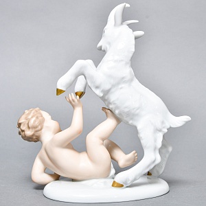 Коллекционная Фарфоровая статуэтка «Путти с козленком»,  WALLENDORF Германия, середина ХХ века.