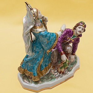 Авторская Фарфоровая статуэтка «Царе́вна-лягу́шка», СССР Дулево, 50-е года.