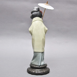 Коллекционная Фарфоровая статуэтка «Гейша с зонтом» Н - 30 см. Lladro, Испания - 1978 год.