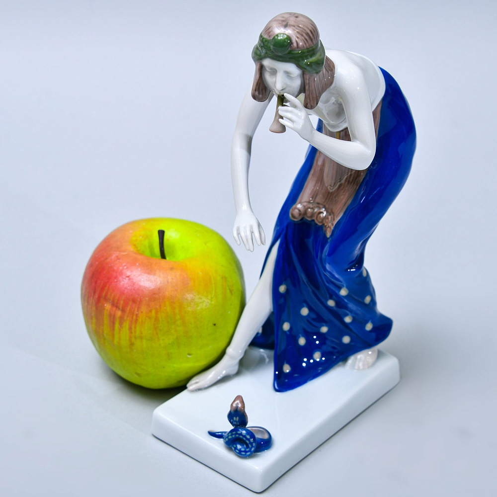 Редкость! Антикварная Фарфоровая статуэтка «Заклинательница змей», ROSENTHAL Германия -1919 год.