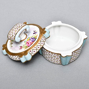 Антикварная Шкатулка - Бонбоньерка «Цветочная нежность», Фарфор Edme Samson et Cie Франция.