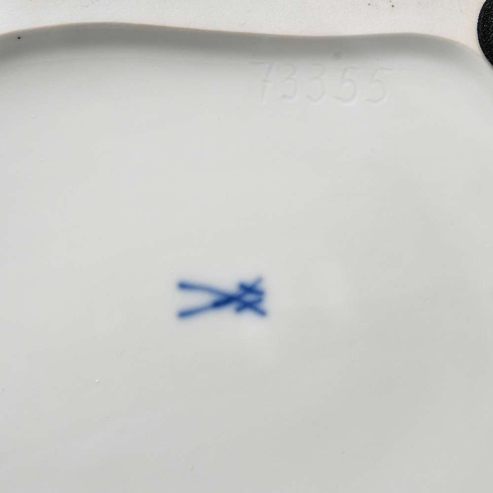 Коллекционная Фарфоровая статуэтка «Дети Хеншеля. Ребёнок, сидящий на подушке», Meissen Германия. 