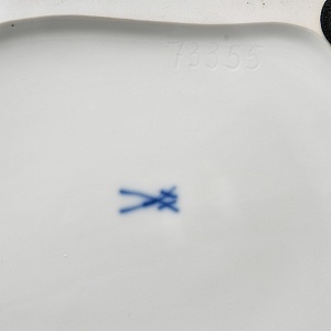 Коллекционная Фарфоровая статуэтка «Дети Хеншеля. Ребёнок, сидящий на подушке», Meissen Германия. 