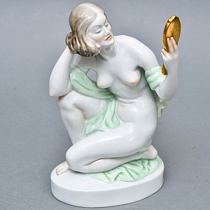 Коллекционная Фарфоровая статуэтка «Обнаженная девушка с зеркалом», HEREND Венгрия.