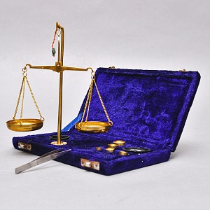 Ювелирные Антикварные Настольные весы с разновесами в футляре, Англия, начало ХХ века! 