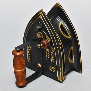 Коллекционный Старинный Угольный Чугунный Утюг Англия начало ХХ века.