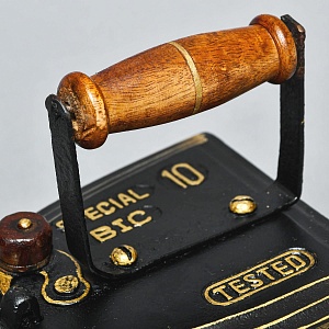 Коллекционный Старинный Угольный Чугунный Утюг Англия начало ХХ века.