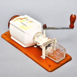 Редкая! Фарфоровая Настенная Ручная Механическая Кофемолка PeDe, Голландия.