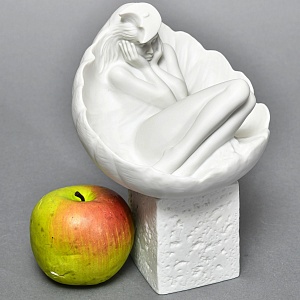 Коллекционная Фарфоровая статуэтка «Девушка, Знак Зодиака - Рак», Royal Copenhagen Дания.