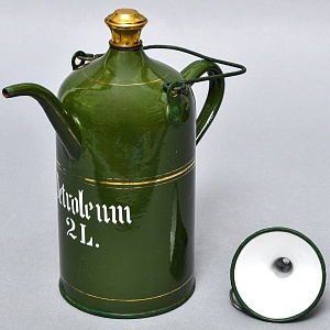 Антикварная Канистра для бензина с воронкой - Эмалированный Бидон на 2 литра, Германия начало ХХ века.