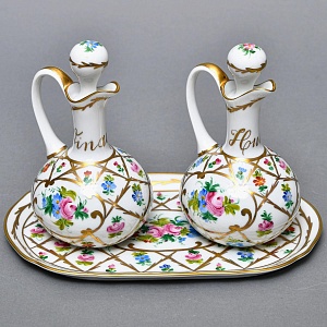 Винтажный Фарфоровый набор Два Соусника на подносе «Цветочная россыпь», Limoges Франция.