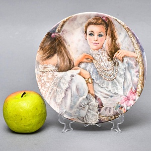 Коллекционная Фарфоровая тарелка «Девушка в жемчужном ожерелье», Wedgwood Англия - 1987 год. 