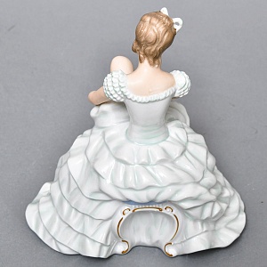 Коллекционная Фарфоровая Статуэтка «Балерина, завязывающая пуанты», WALLENDORF Германия.